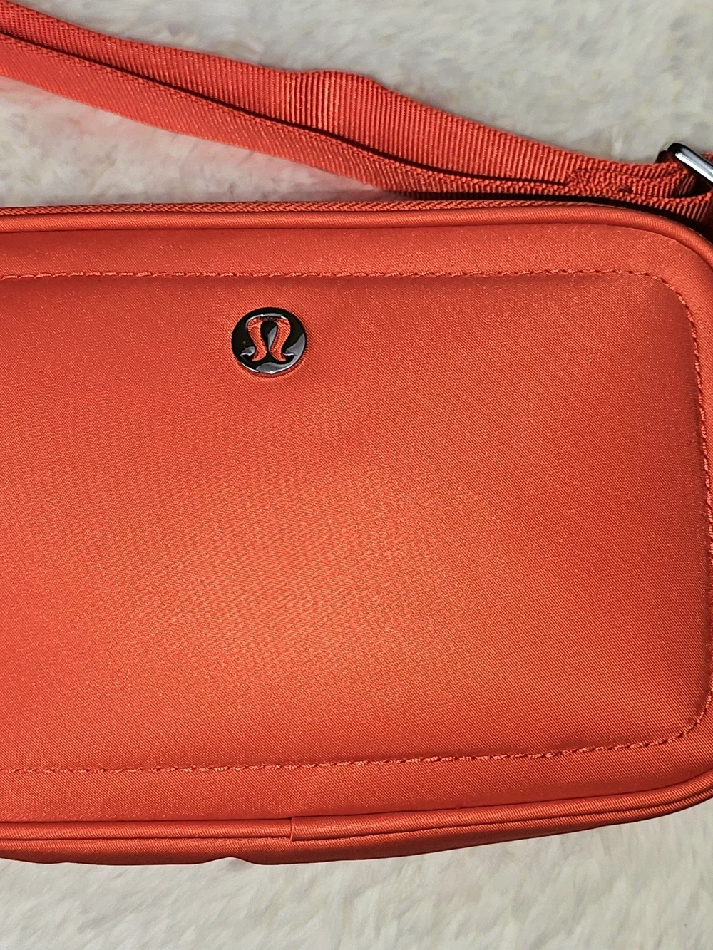 ​NWT Lululemon Everywhere Crossbody Bag 2L – Cayenne / Silver (CRYE/SLVR)